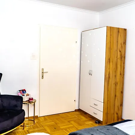 Spacious Rooms 5 Minutes To Wiener Stadthalle Exterior photo