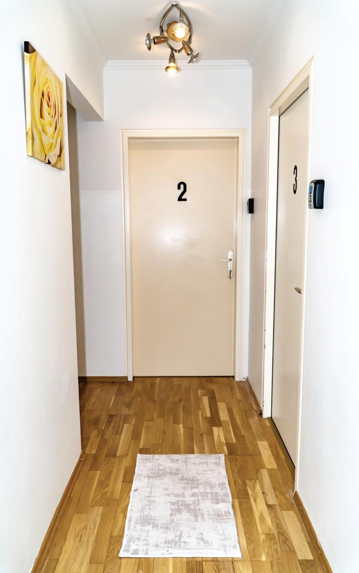 Spacious 5 Minutes To Wiener Stadthalle Homestay *